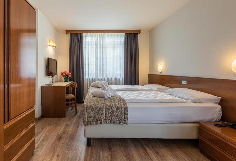 חדר סטנדרט לשלושה עם מרפסת, Ariston Garden & Spa