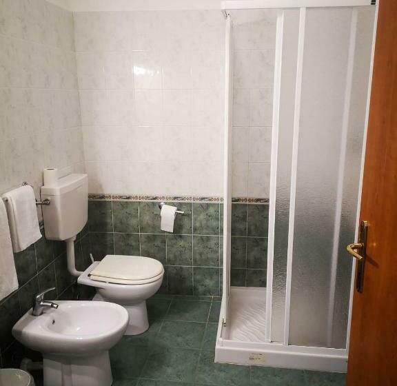 اتاق استاندارد سه نفره, Cavour Resort