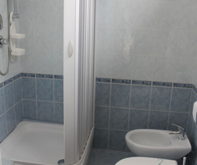 חדר סטנדרט לשלושה, Cavour Resort