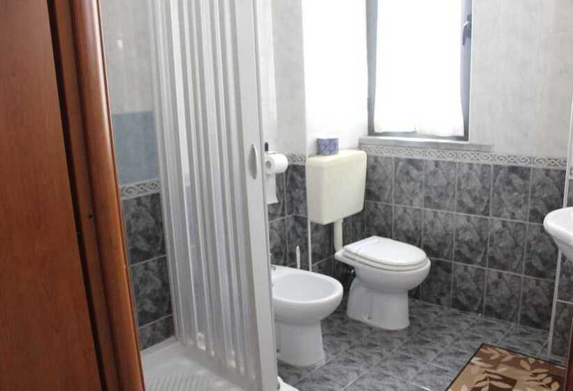 اتاق استاندارد سه نفره, Cavour Resort