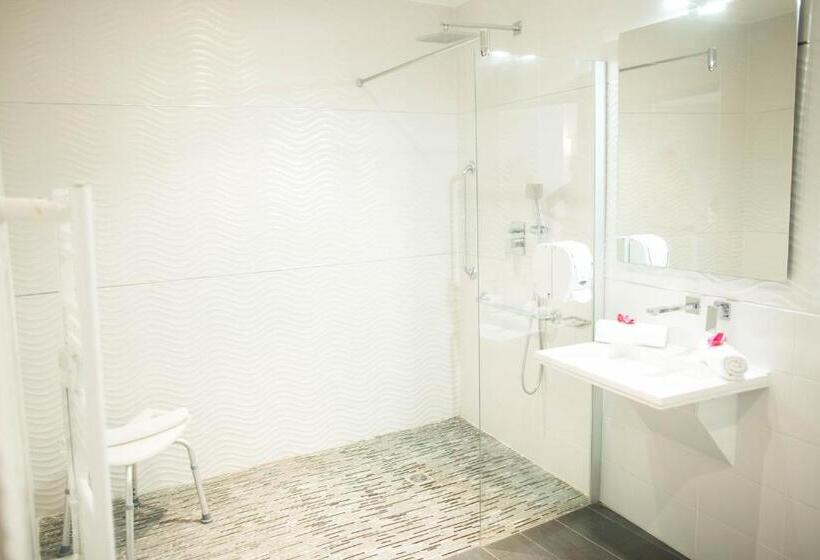 غرفة قياسية, Holidays & Work