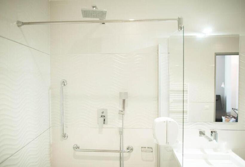 غرفة قياسية, Holidays & Work