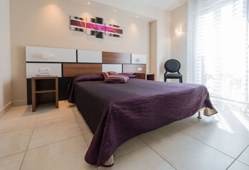 غرفة كلاسيكية, Holidays & Work