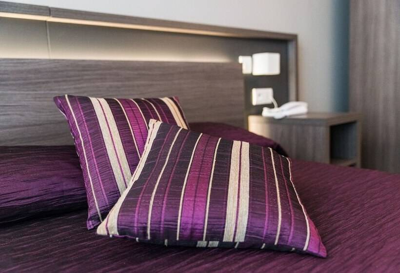 غرفة قياسية, Holidays & Work