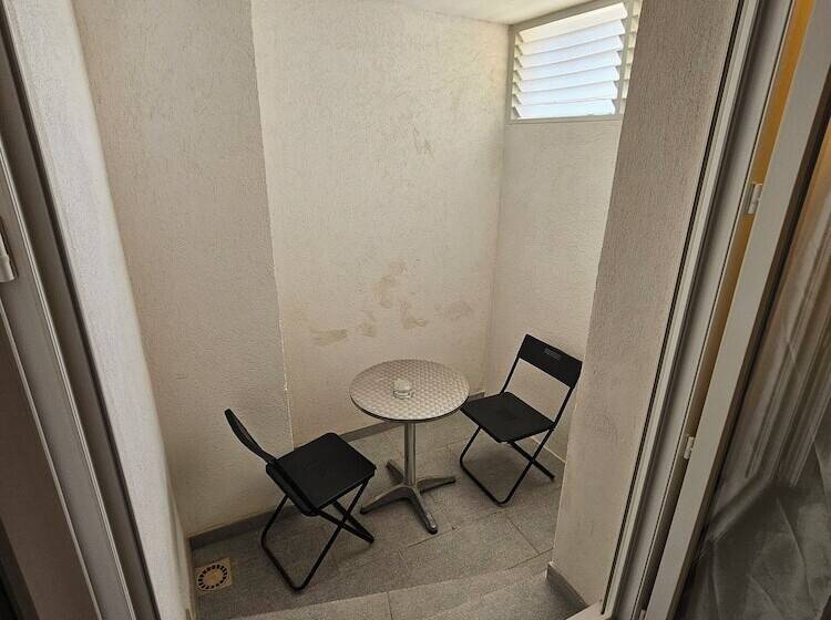 غرفة قياسية, Holidays & Work