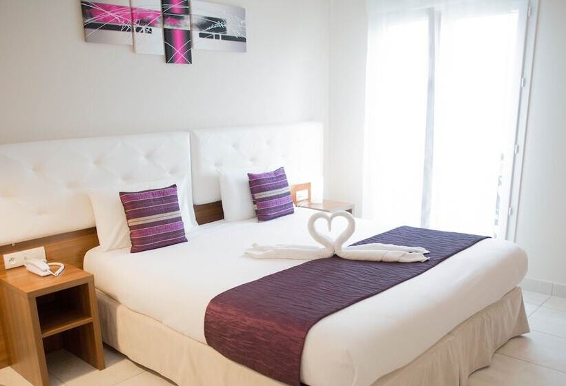 غرفة ديلوكس, Holidays & Work