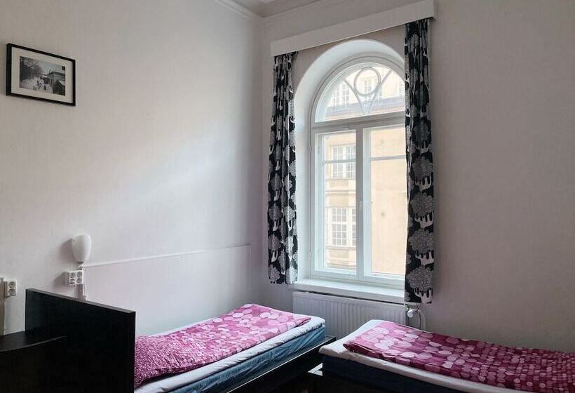 스탠다드 트리픔 룸 공동욕실, Hostel Diana Park