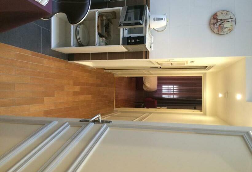 クラシックスタジオ, Hôtel Paris Gambetta