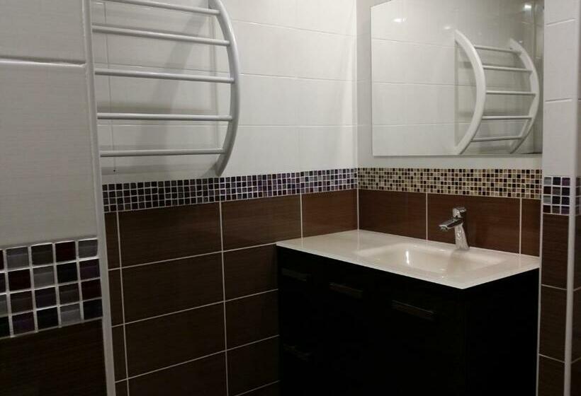 デラックススタジオ, Hôtel Paris Gambetta