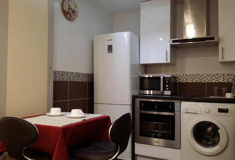 デラックススタジオ, Hôtel Paris Gambetta