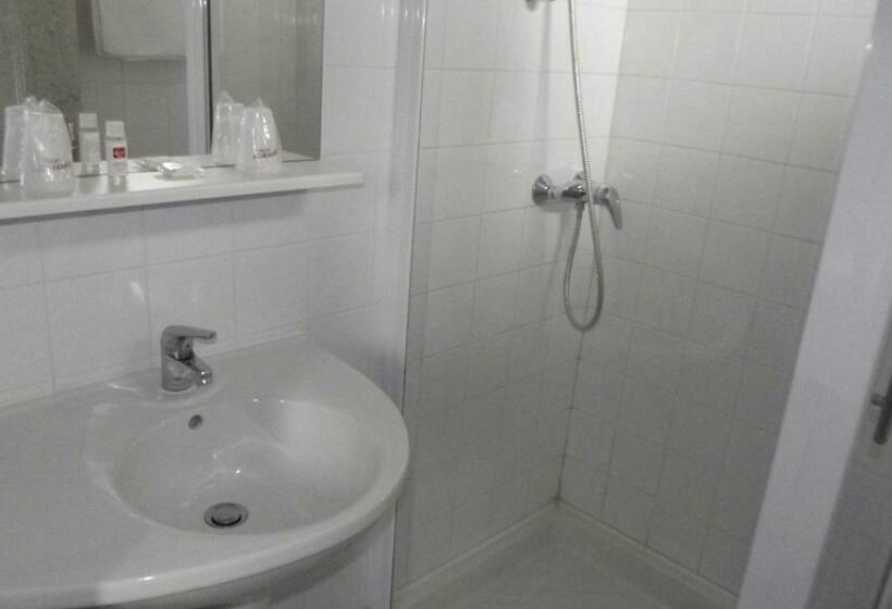 Номер Стандарт, Hôtel Robinson