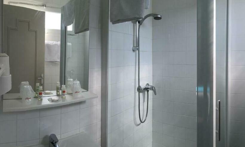 Номер Стандарт, Hôtel Robinson