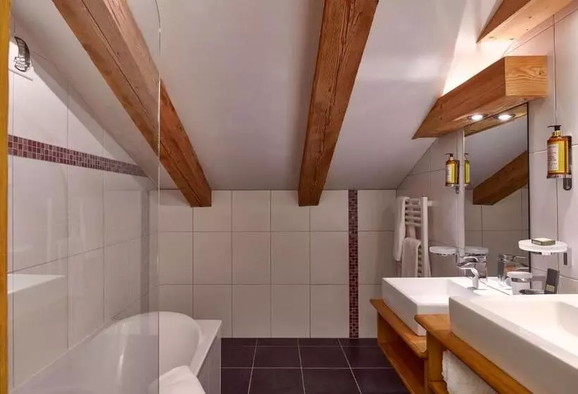 Classic Neljän Hengen Huone, La Ferme Du Golf