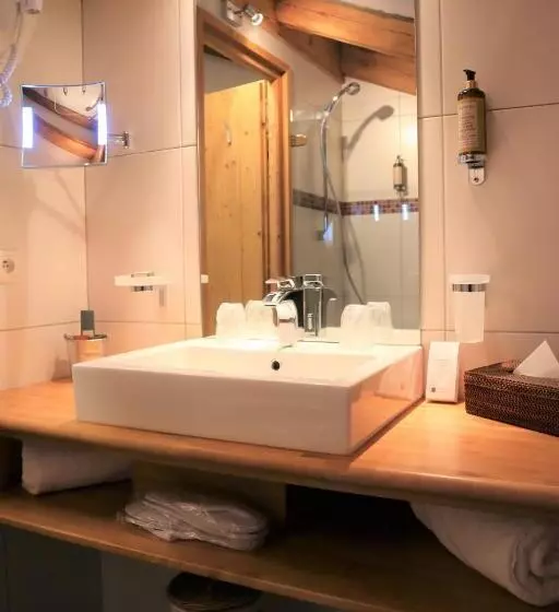 Classic Kolmen Hengen Huone, La Ferme Du Golf
