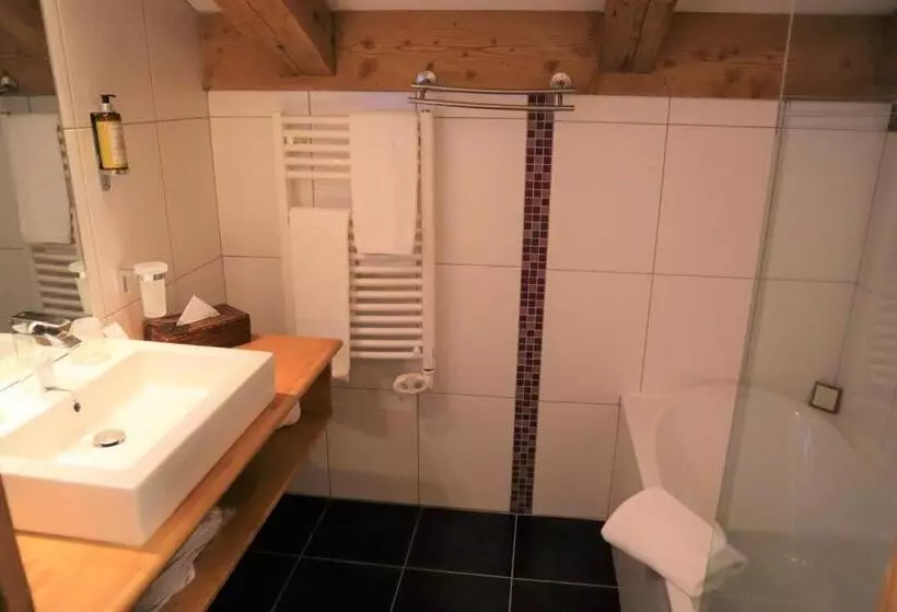 Classic Kolmen Hengen Huone, La Ferme Du Golf