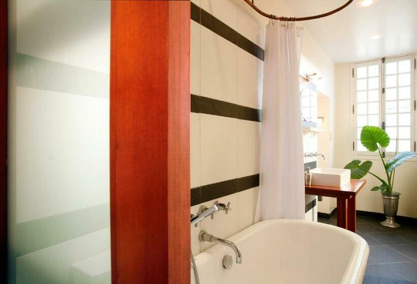 غرفة قياسية حمام مشترك, La Porte Rouge  The Red Door Inn