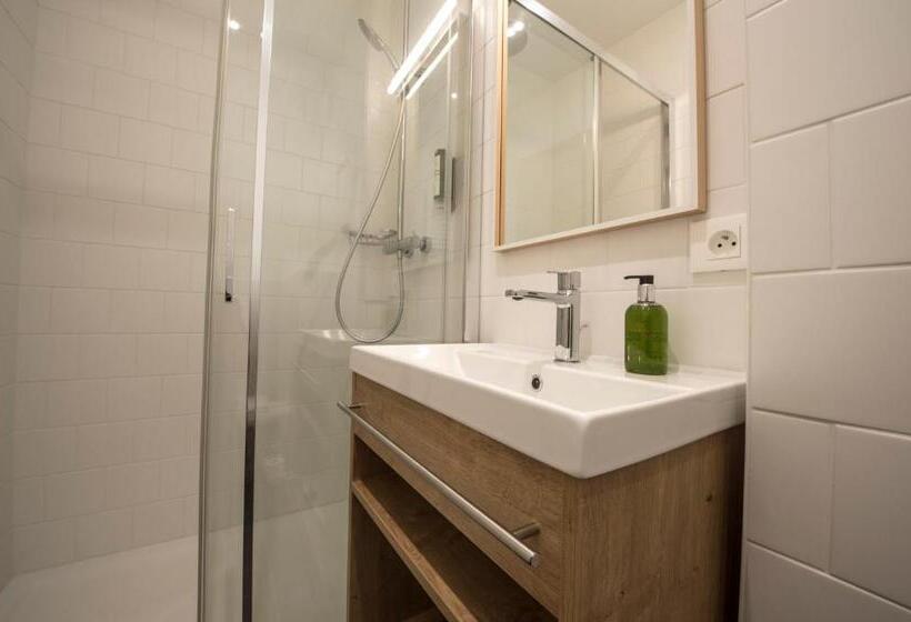 2 Bedroom Family Apartment with Views, Le Génépy   Appart Hôtel De Charme