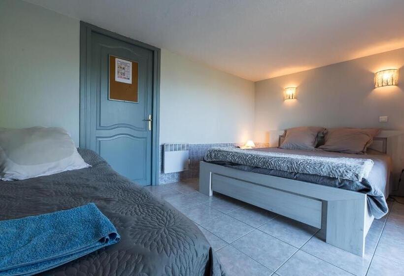 Standard Triple Room with Terrace, Relais De Saleccia