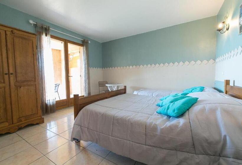 Standard Triple Room with Terrace, Relais De Saleccia