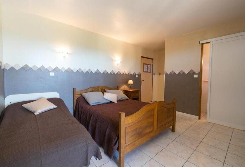 Standard Triple Room with Terrace, Relais De Saleccia