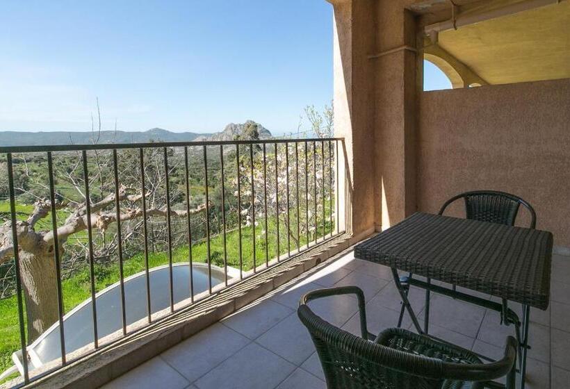 Standard Triple Room with Terrace, Relais De Saleccia