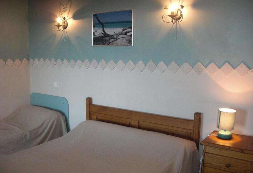 Standard Triple Room with Terrace, Relais De Saleccia