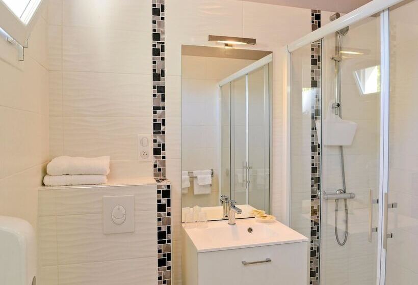 标准三人间, Logis Hôtel L Amandier