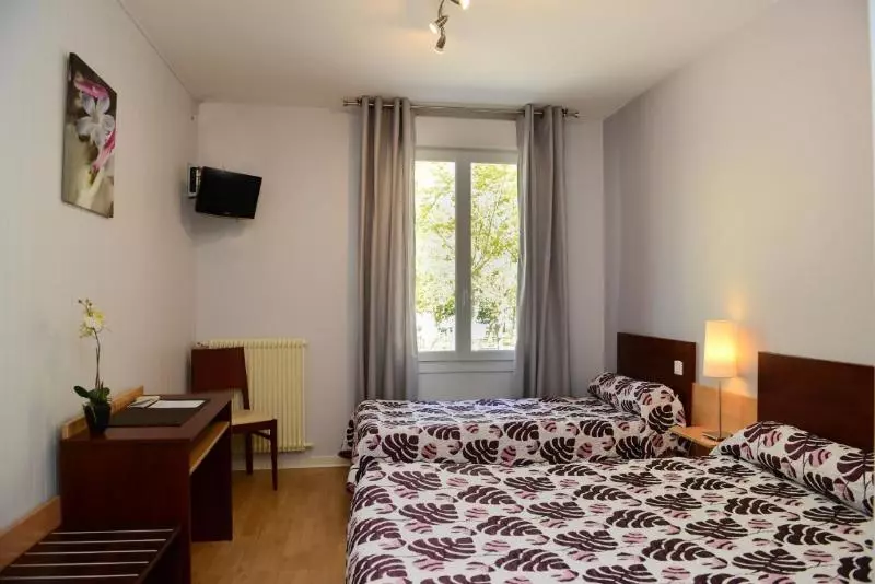 Standard Kolmen Hengen Huone, Logis Hôtel L Amandier