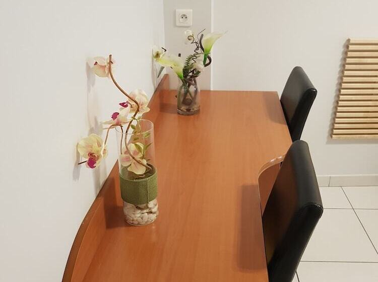 اتاق خانوادگی, Majestic