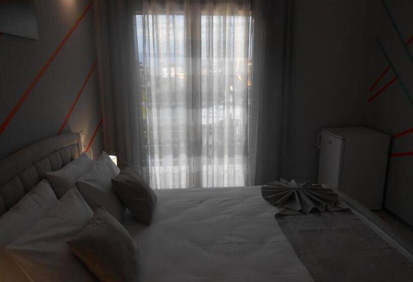 キングサイズベッドのスタンダードルーム, Neon Astron