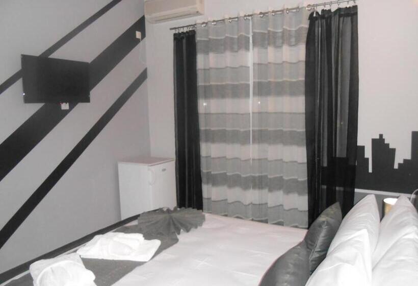 キングサイズベッドのスタンダードルーム, Neon Astron