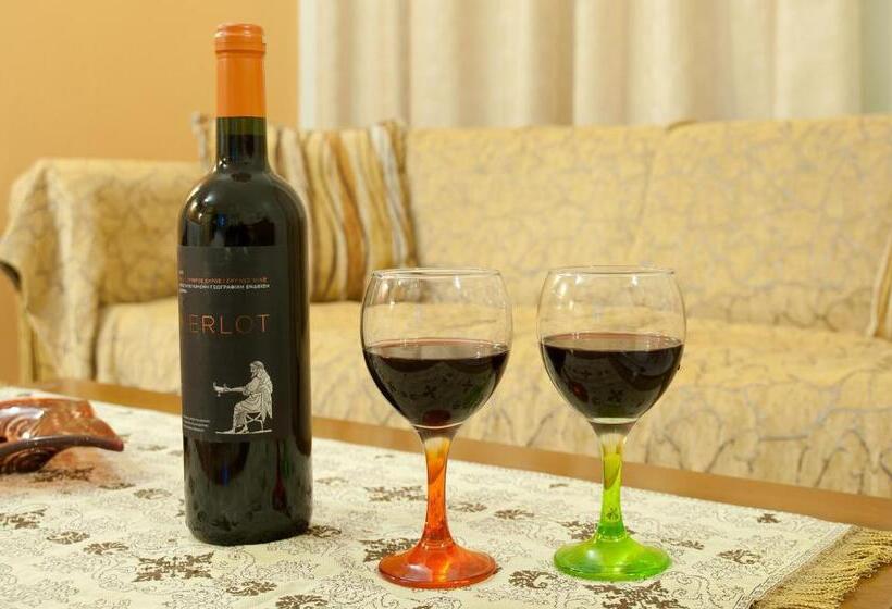 غرفة قياسية ثلاثية, Pitho