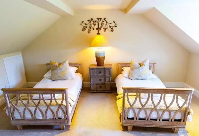 Suite Familiar, Plough Inn