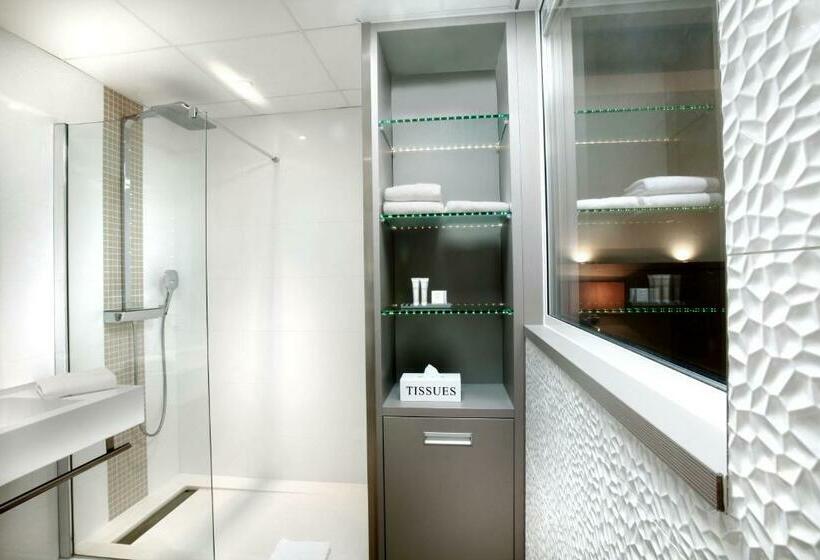 חדר דלוקס, Seventeen