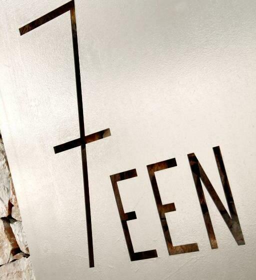 חדר דלוקס, Seventeen