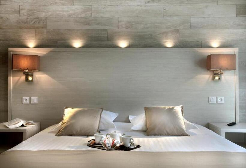 דירת שני חדרים, Seventeen