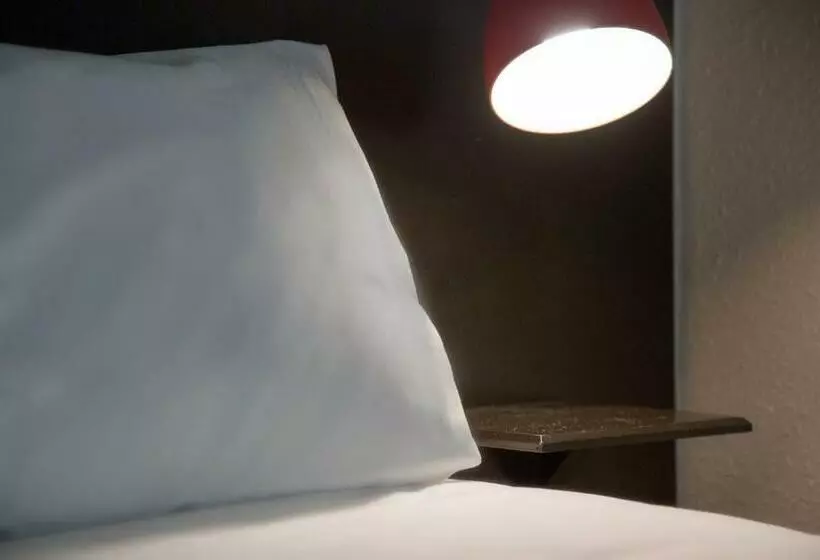اتاق استاندارد سه نفره, The Originals Access, Hôtel Limoges Nord