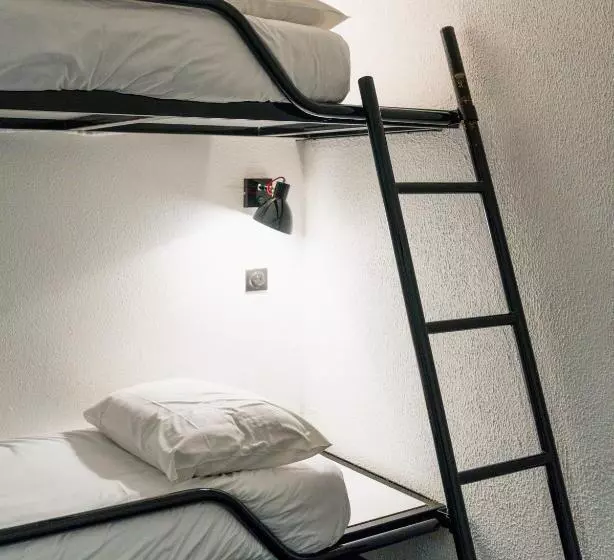 اتاق استاندارد چهار تخته, The Originals Access, Hôtel Limoges Nord