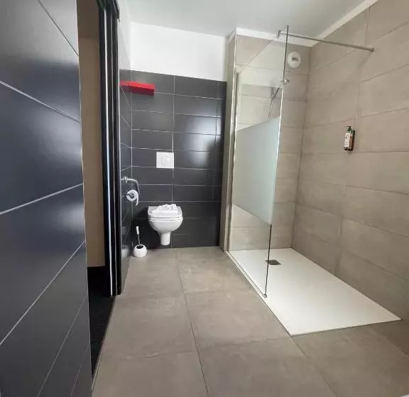 اتاق استاندارد چهار تخته, The Originals Access, Hôtel Limoges Nord