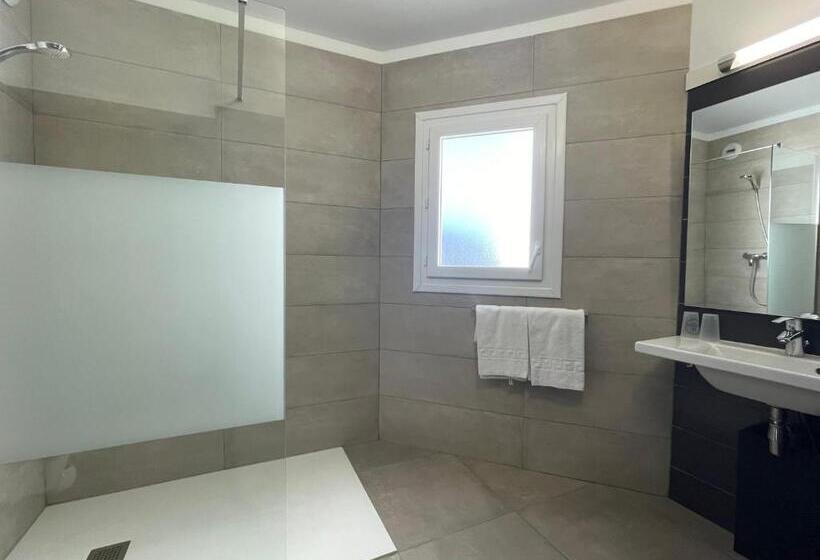 اتاق استاندارد چهار تخته, The Originals Access, Hôtel Limoges Nord