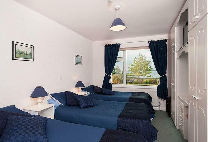 اتاق استاندارد سه نفره, The Waterfront House Country Home