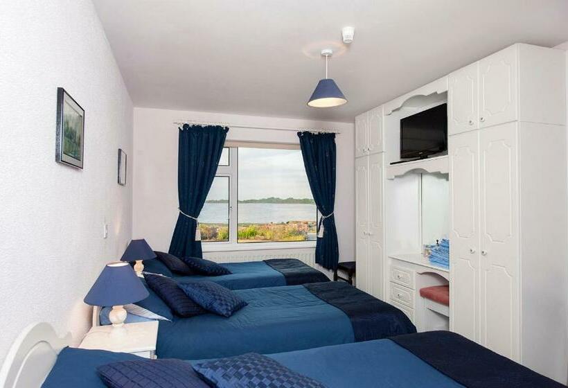 اتاق استاندارد سه نفره, The Waterfront House Country Home