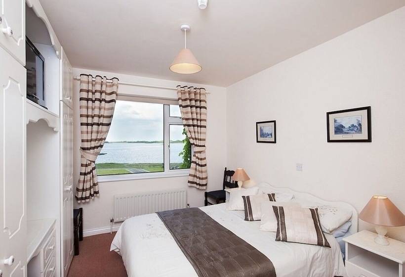 اتاق استاندارد, The Waterfront House Country Home