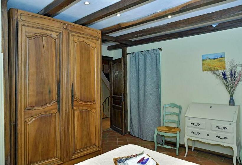 标准三人间, Un Mas En Ville