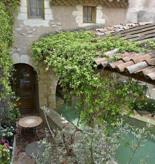 标准三人间, Un Mas En Ville