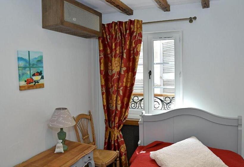 标准三人间, Un Mas En Ville