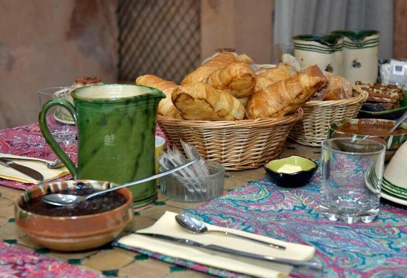 标准三人间, Un Mas En Ville