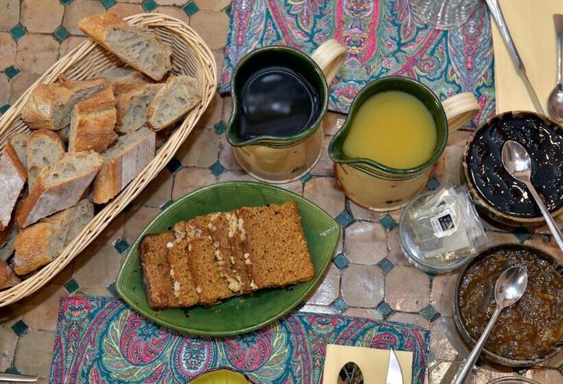 四人标准间, Un Mas En Ville