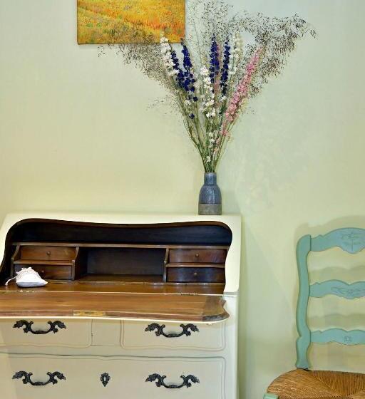 标准三人间, Un Mas En Ville