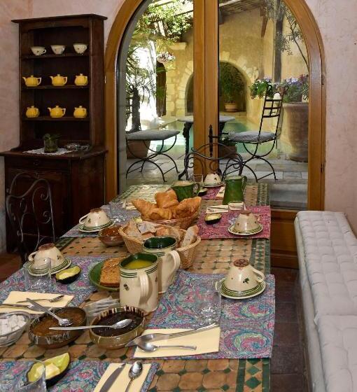 四人标准间, Un Mas En Ville